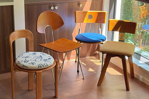 [memory foam](https://everlastingcomfort.com/blogs/comfy-reads/memory-foam-seat-cushion-1?srsltid=AfmBOorxEbENKfh5sfZ_q5UeAX9BtJGd2bX-5Sskov60foLhDYmPpeVw) and polyester fiber filling for cushions