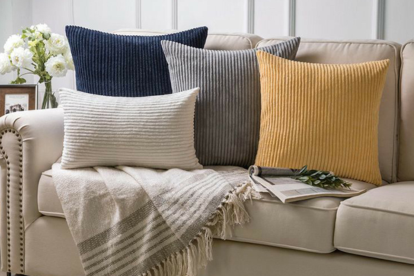 How to style throw pillows on a sofa?