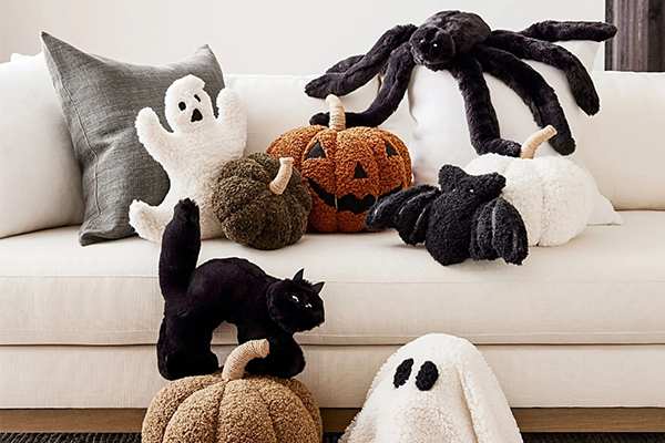 How to choose Halloween throw pillows?